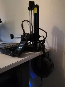 Spool holder for table mount