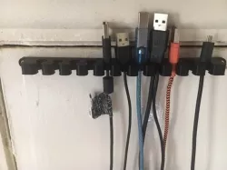 Usb cable hanger