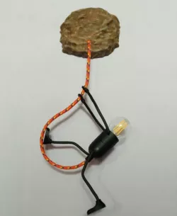 Climbing  lamp / Lámpara tipo “bombilla escaladora” 