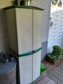 Garden cabinet locking bold / Gartenschrank Riegel