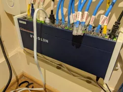 NETGEAR switch stack holder