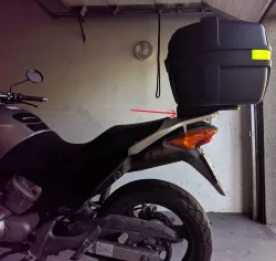 Wedge support for motorbike trunk - more space for passenger