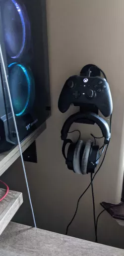 Xbox elite controller wall mount and studio headset