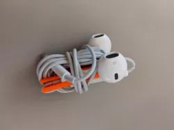 Apple Earbuds Holder (ohuf)