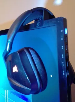 Corsair Headset Screen Hook