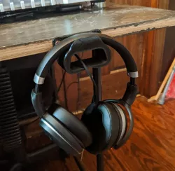 Headphone Holder for Wireless Headphones (outdated)