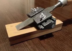 Chisel sharpening jig