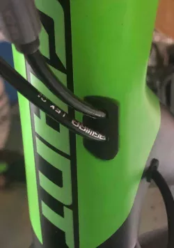 Giant Defy Cable Management