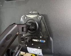 HP 2511x VESA Adapter
