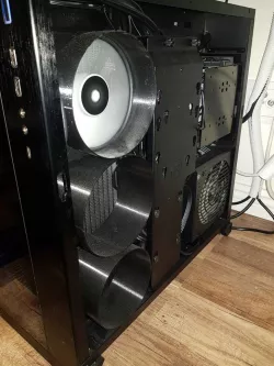 Lian Li O11 Dynamic radiator shroud for 120mm fan