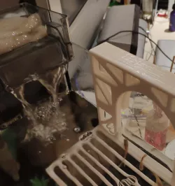 Turtle ramp for aquarium