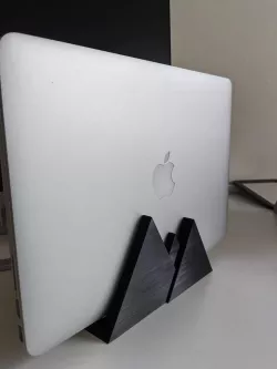 Clamshell Macbook stand