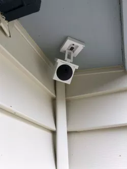Wyzecam Outdoor Magnet Secure & Bottom Plug