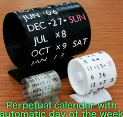 Perpetual calendar with mechanically automatic day of the week