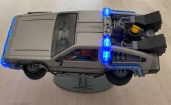 LeLorean Stand Playmo