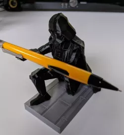 LowPoly Darth Vader Pen Holder separate base