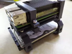 Raspberry Pi with 2.5" ssd/hdd and armored passive cooling case