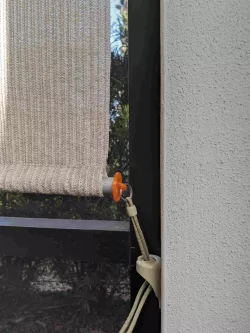 Screen bar end holder