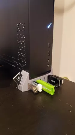 Node 202 Vertical Stand - With USB Storage