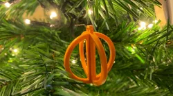 Slice christmas bauble 3D