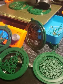 Spinner Christmas ornaments