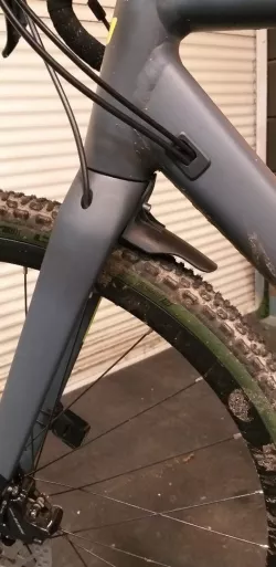 Tiny mud guard road bike
