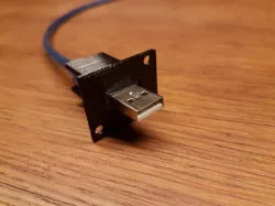 USB Kabel Durchführung/ USB cable feedthrough