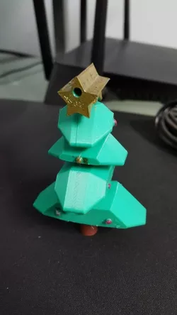 Christmas Tree spinning keychain and ornament (Articulated)