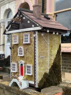 Double entry steps - Dolls house