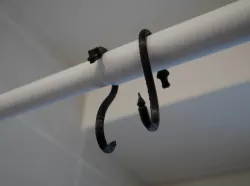 Dragon shower curtain hook ! - Crochet de douche dragon !