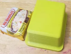 Pottery hand build form for a bowl just the right size to make Mr. Noodles in the microwave