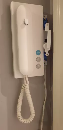 Automatic phone pickup machine