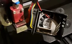 Extruder cooling duct