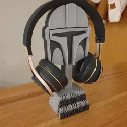 Mandalorian helmet headphones stand