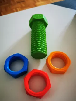 Screw with threadings in the two directions