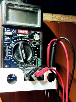 Multimeter wall holder 