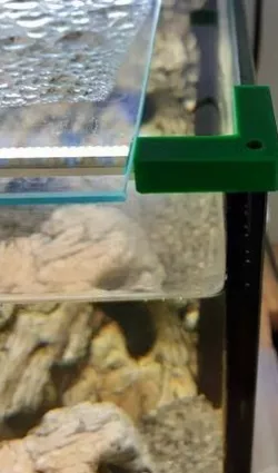 Aquarium protection corner