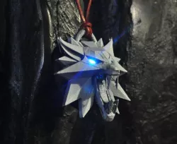 Bad Wolf - Glowing Eyes Pendant / Medalion from Witcher series