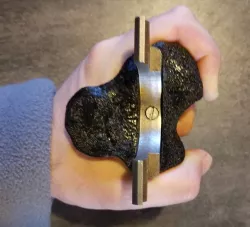 Ergonomic slingshot handle