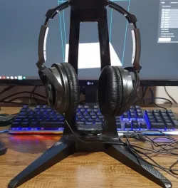 Makerbot Headphone Stand Sliced in 3 Parts