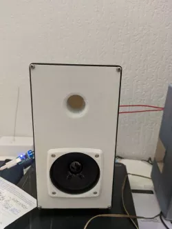 small bass reflex desktop speaker (8cm driver) 