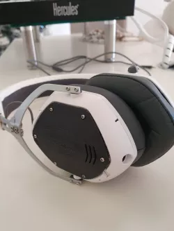 V-moda Shield