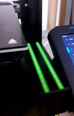 Flush strip to fill gap in 3d printer frame