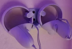 Oculus Quest 2 controller wall mount