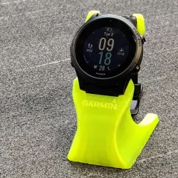 Garmin Forerunner 945 stand