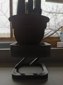Hovering planter
