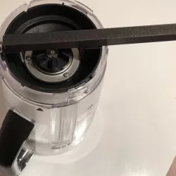Jar opening tool for the Bosch vacuum blender VitaMaxx MMBV620M