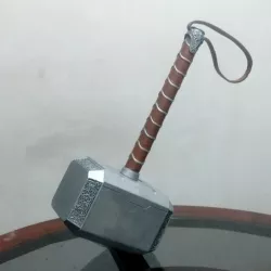 Mjolnir accurate to Thor Ragnarok and Endgame