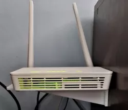 Simple network router holder