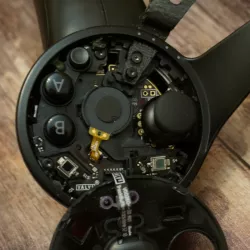 Valve index knuckles hinge for attaching the strap